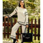 Πλεκτή μπλούζα με ανοίγματα